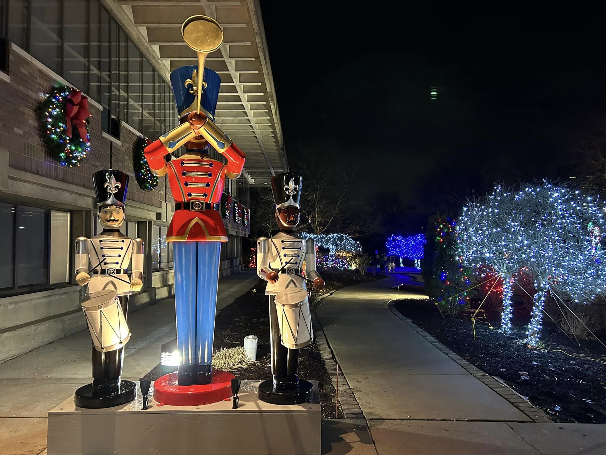 picture of holiday decorations and lights outside at the Municipal Campus