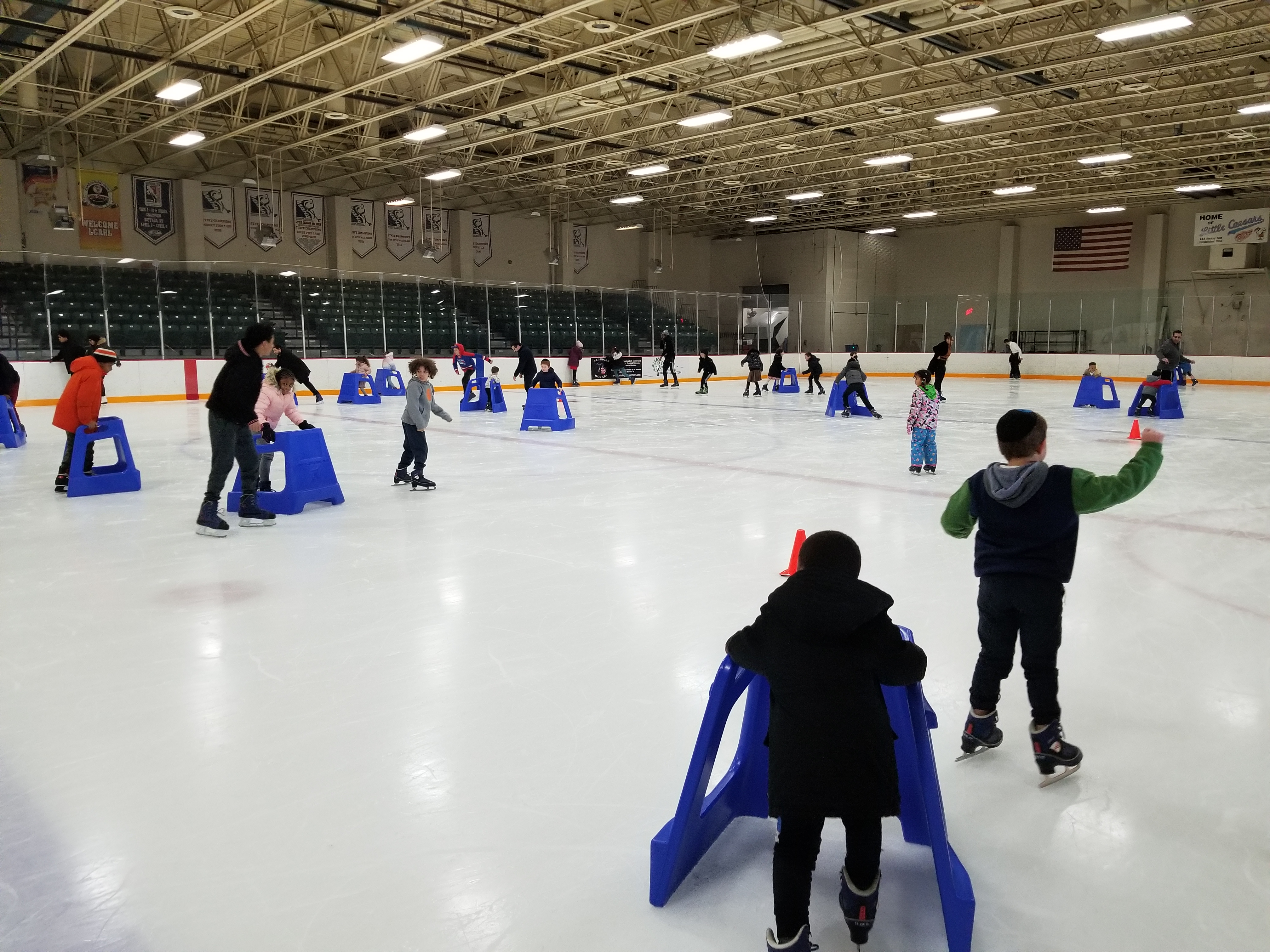 Picture of numerous people enjoying Open Ice Skating at the Southfield Sports Arena